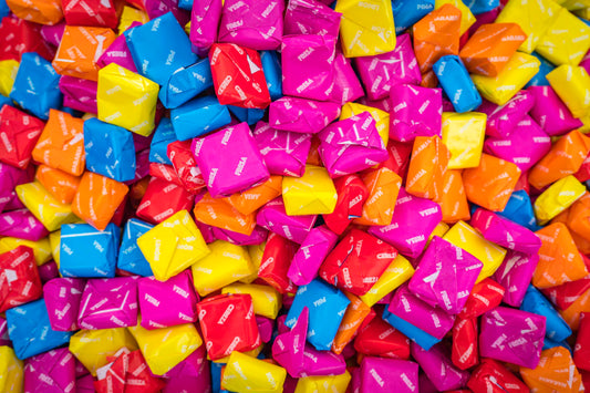 Enhancing Sugar Cubes with Garnishes for Stunning Visuals